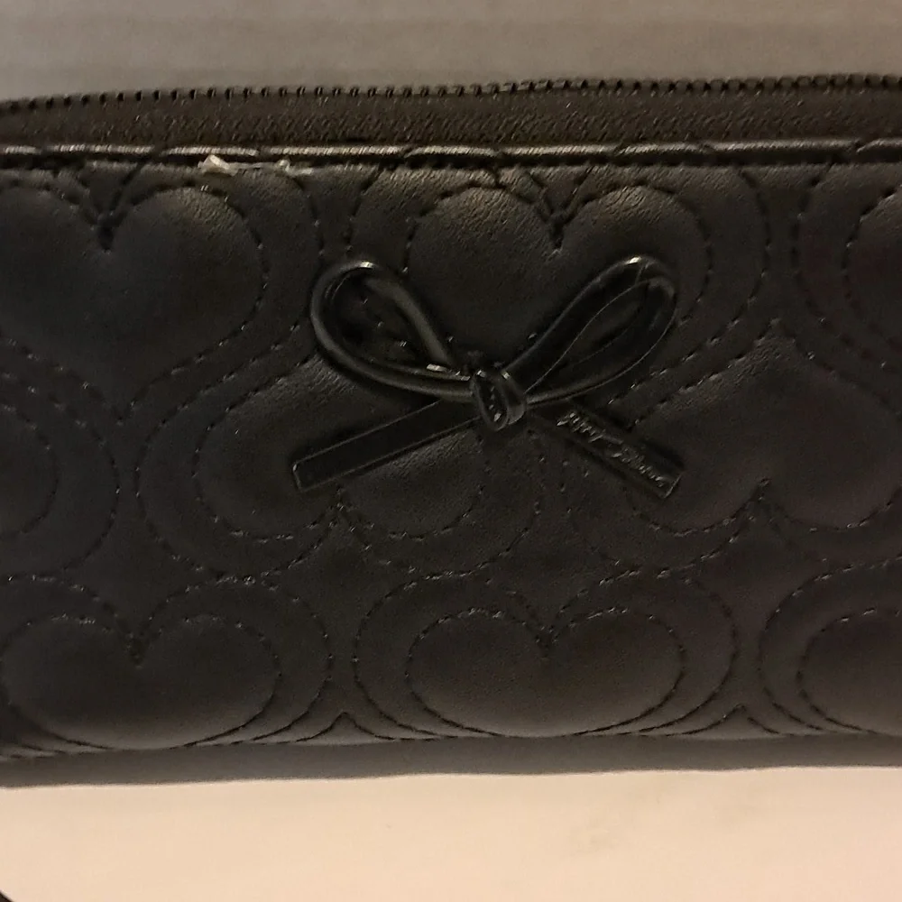 Betsey Johnson XOKARA‎ Zip Around Wallet Quilted Black Embossed Hearts NWOT